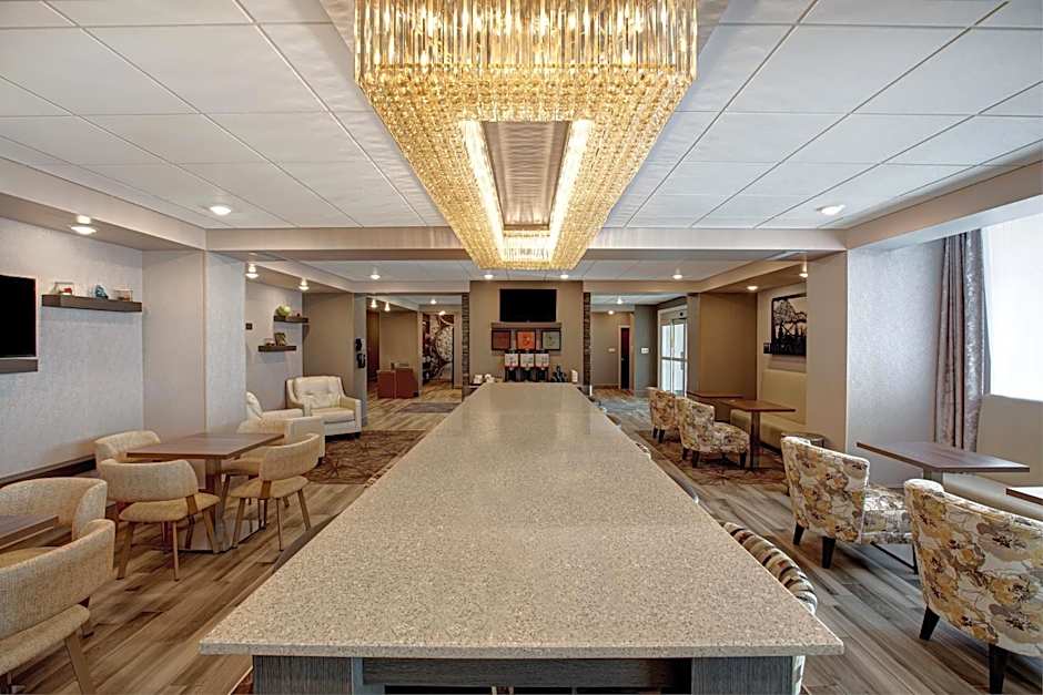 Ramada by Wyndham St Paul AB