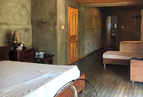 RedDoorz Hostel @ Madrias Pension House Isabela