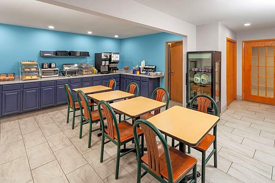 Days Inn by Wyndham Eagle River