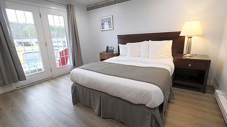 Algonquin Lakeside Inn