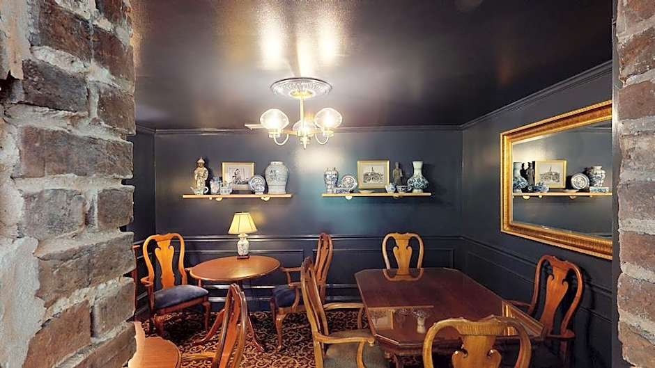 The Presidents' Quarters Inn