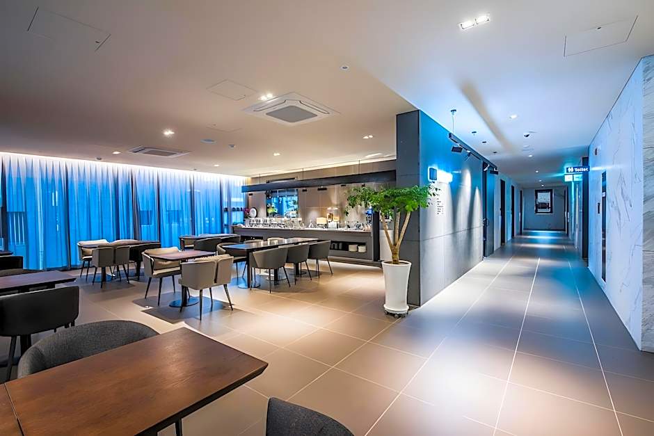 Rivertain Hotel