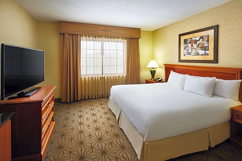 Photo 1 of 1 of King Corner Suite with City View - Non-Smoking