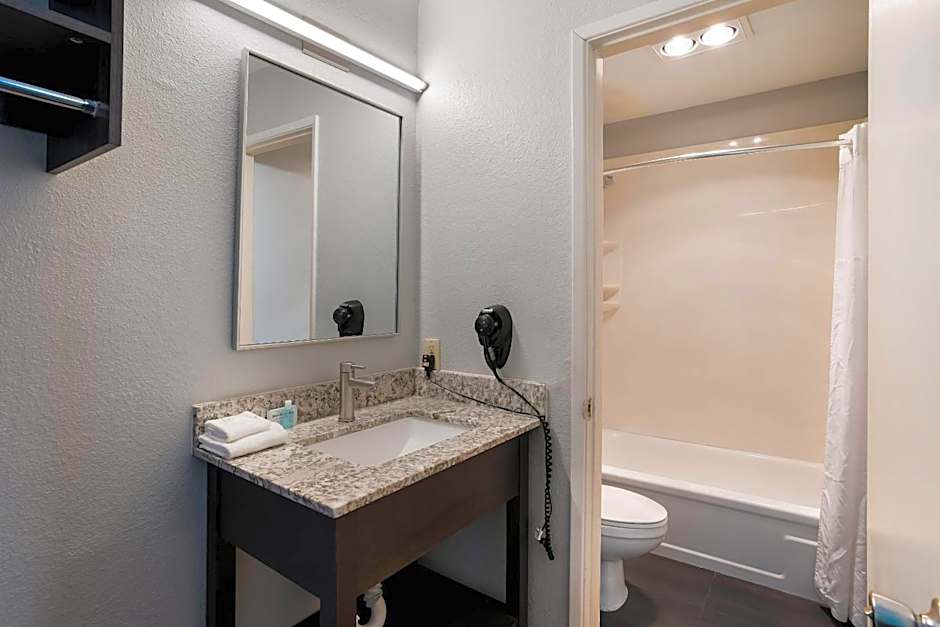 Richland Riverfront Hotel and Conference Center, Ascend Hotel Collection