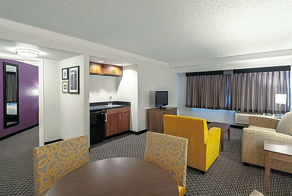 La Quinta Inn & Suites by Wyndham Lubbock West Medical Center