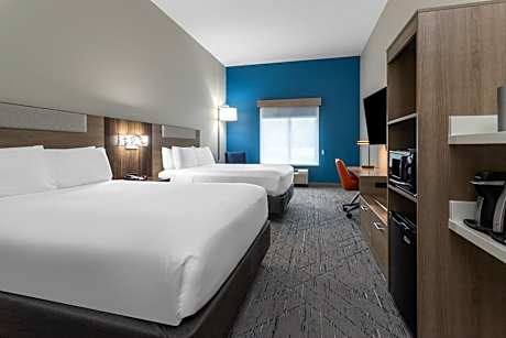 Queen Room with Two Queen Beds - Hearing Accessible