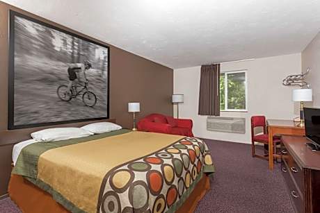 Queen Room - Pet Friendly/Non-Smoking