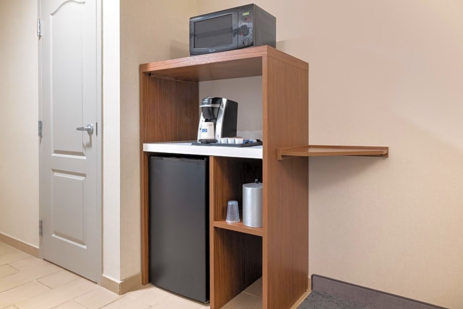 Holiday Inn Express & Suites Boston - Cambridge, an IHG Hotel
