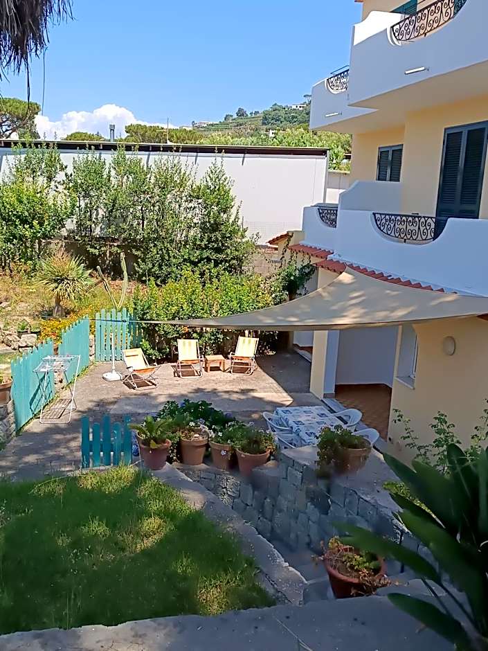 Villa Olivia Residence Ischia - Monolocali e Bilocali nel Verde con Piscine e Vista Mare