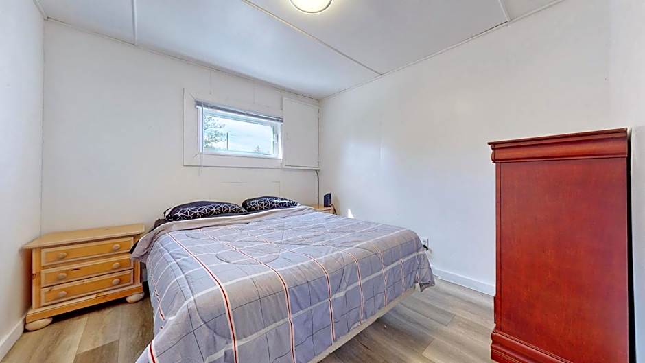 Main Beach River Retreat - Wasaga Beach 1 - Main Strip - 93 Mosley St