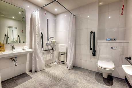 Studio Queen Suite - Disability Access