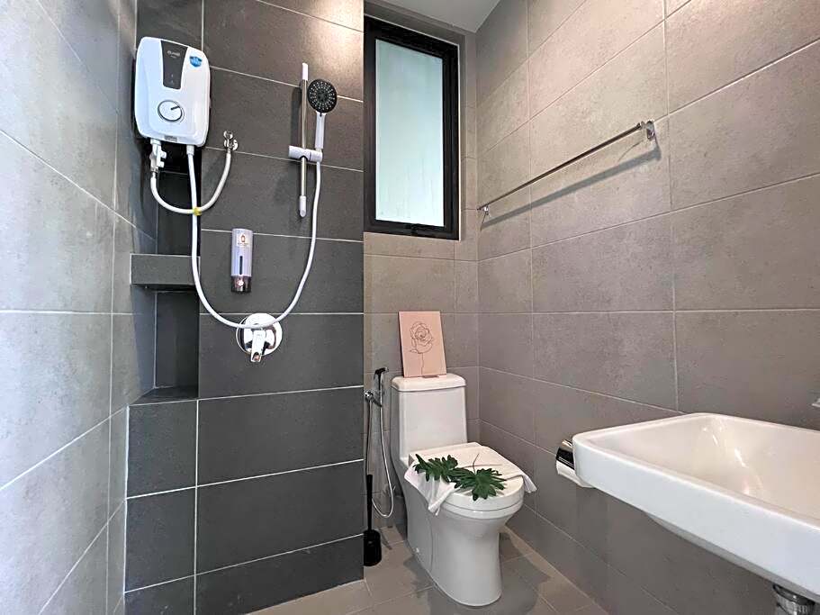 Georgetown Urban Family & Baby-Friendly Home with Skypool Seaview