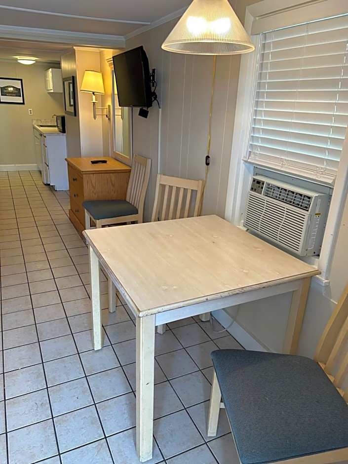 The Admiral Hotel/Motel