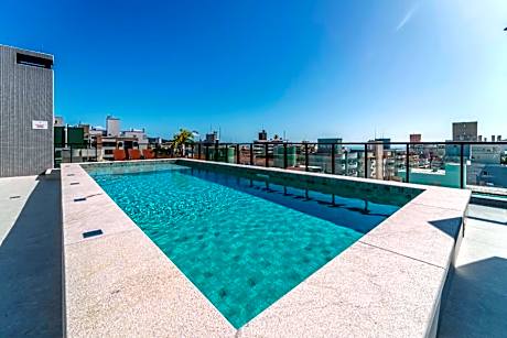 Adra 306 - Excelente Cobertura Duplex - Centro/Bombinhas- Rooftop com Piscina - À poucos metros da praia - (Consultar serviços de roupas de cama e banho)