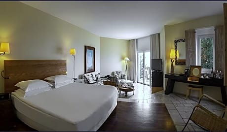 Triple Corner Sea Suite