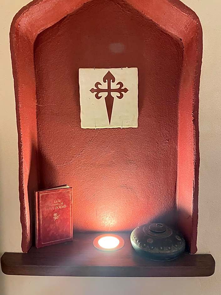 Tomah Retreat - Studio CHILL with fireplace and clawfoot bath