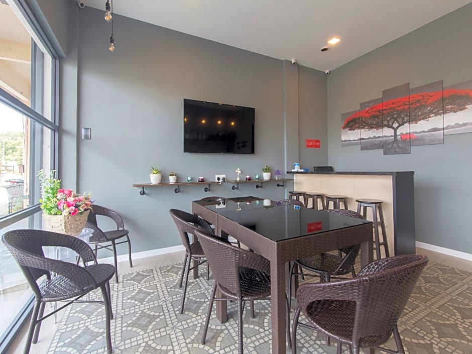 SUPER OYO 1145 Lea Guest House & Cafe