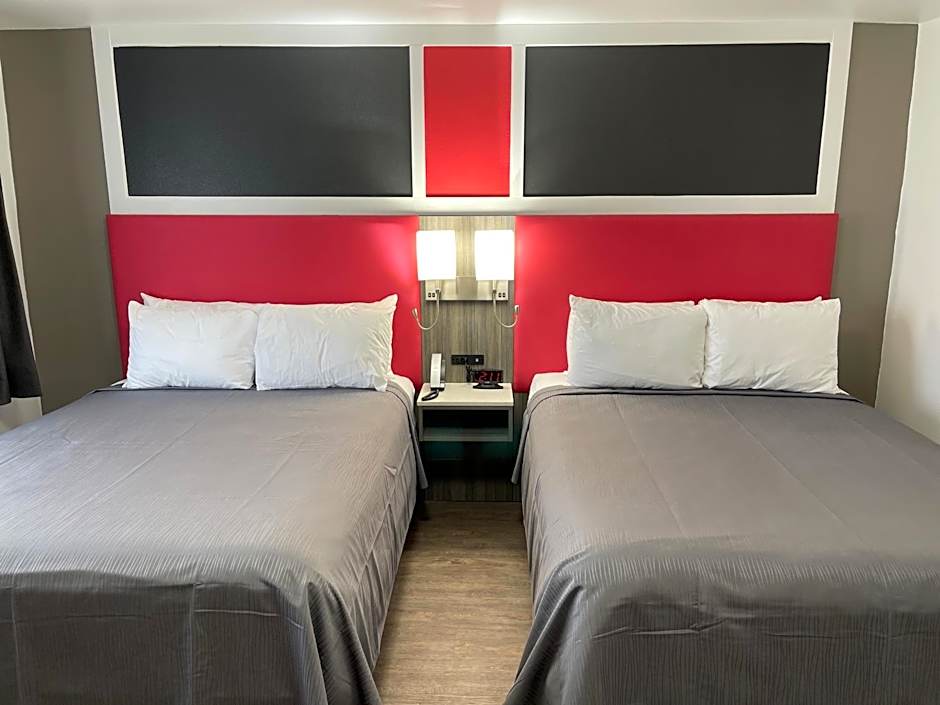 Seven Seas Inn & Suites