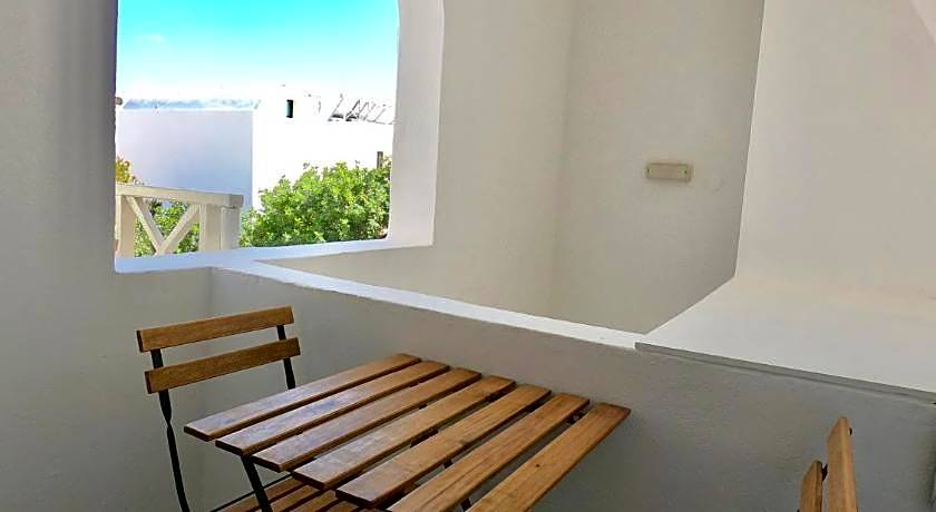 Anny Studios Perissa Beach