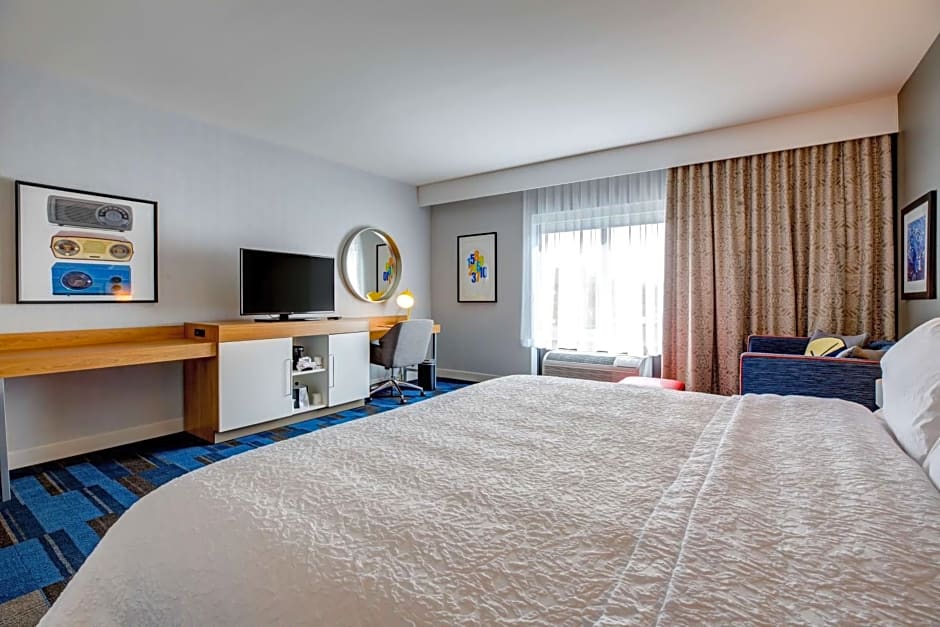 Hampton Inn By Hilton & Suites Boston-Waltham