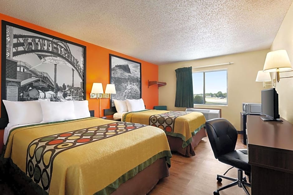 Super 8 by Wyndham Waco University Area