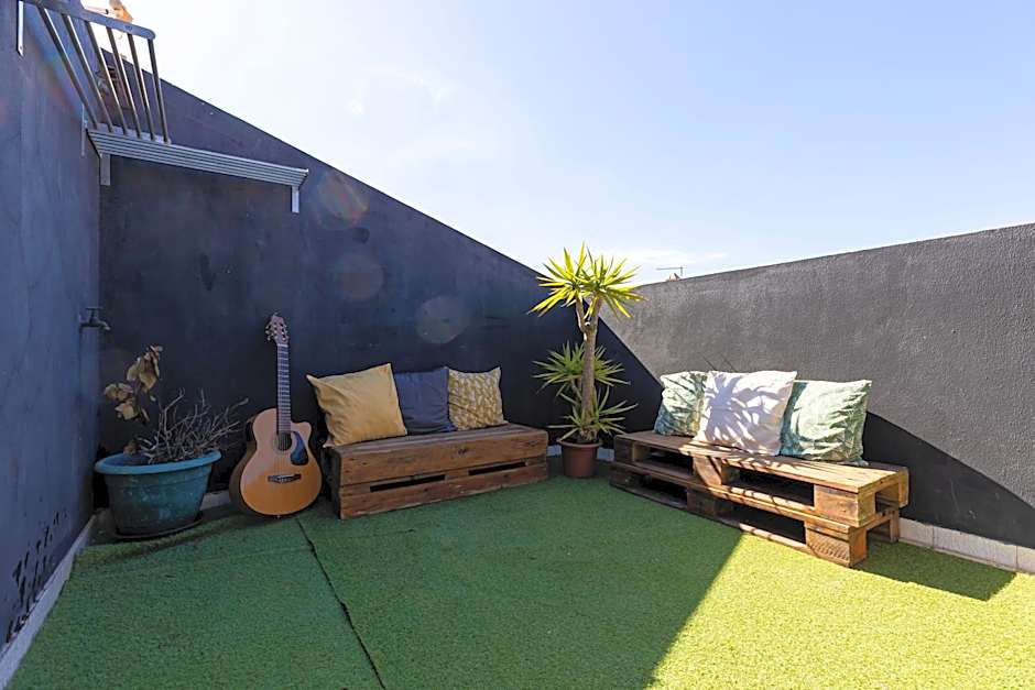 Pineapple Surf House