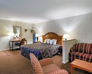 Econo Lodge Inn & Suites