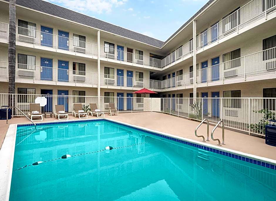 Motel 6-Buena Park, CA - Knotts Berry Farm - Disneyland