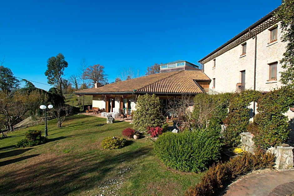 Valle Dell'Aquila Country House
