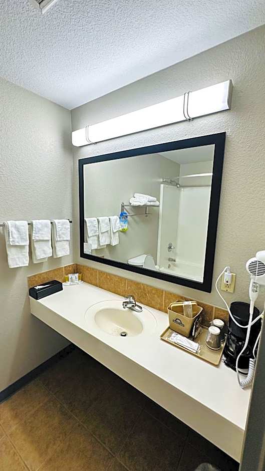 Days Inn & Suites by Wyndham Wynne