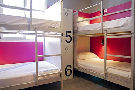 Bed in 15-Bed Mixed Dormitory Room