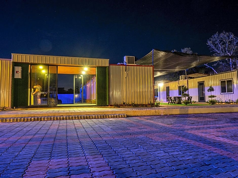 OYO 44099 Tt Dorf Hotel