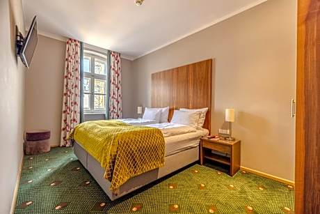Suite (2-3 Adults)