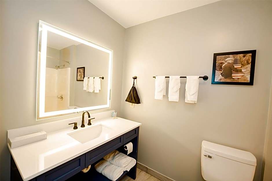 AmericInn by Wyndham Tomahawk