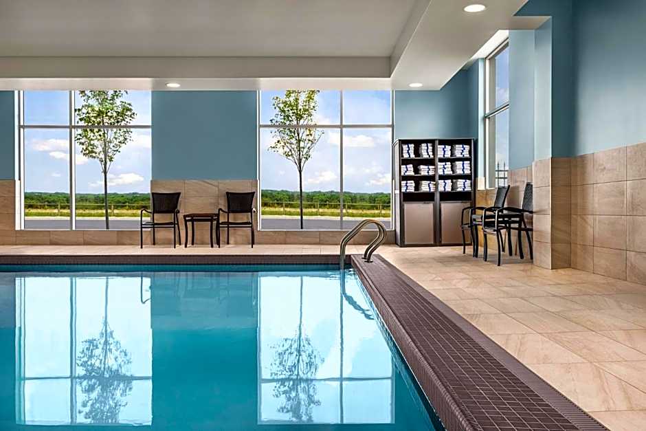 Holiday Inn Express - Strathroy By IHG