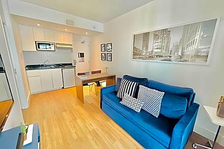 Deluxe One-Bedroom Apartment