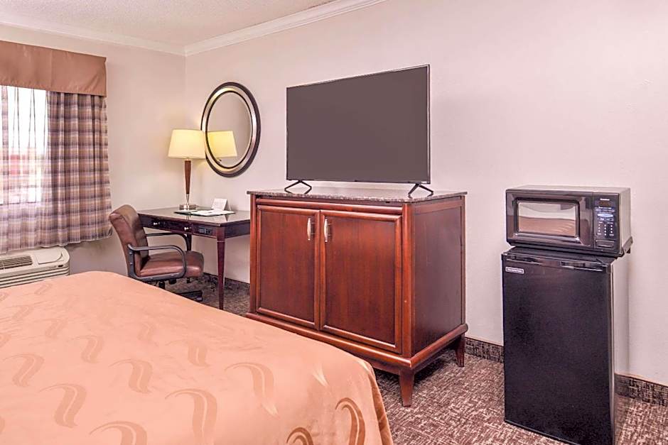 Quality Inn & Suites Beaumont