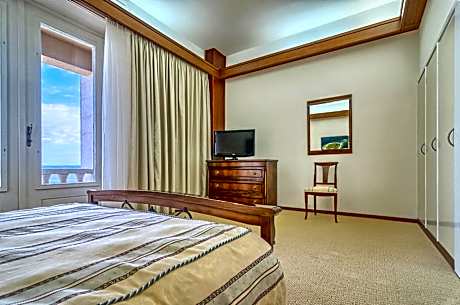 Suite with Balcony and Sea View