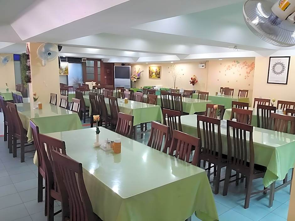 Regent Ngamwongwan Hotel