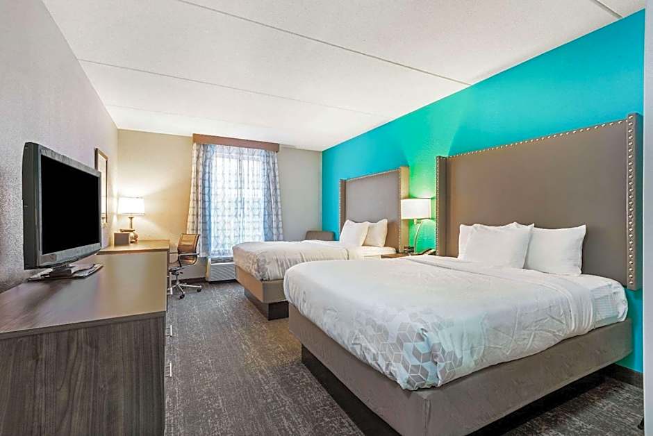 La Quinta Inn &amp; Suites by Wyndham Jamestown, NY-Downtown