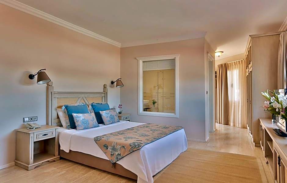 Photo 1 of 4 of Deluxe, Sea View, Balcony
