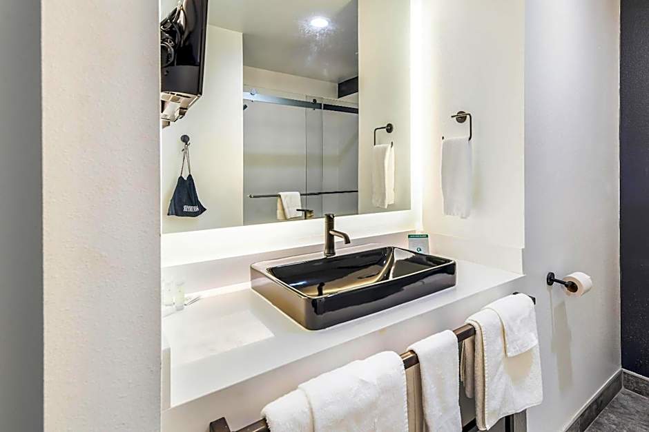 Hy-Lo Hotel, an Ascend Collection Hotel