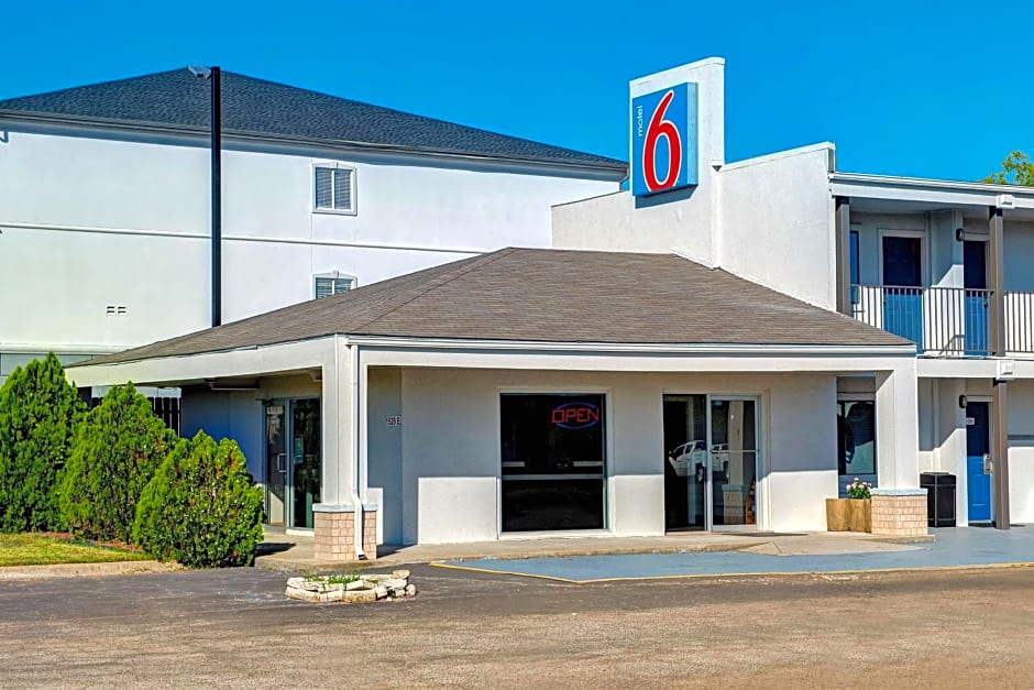 Motel 6-Sulphur Springs, TX