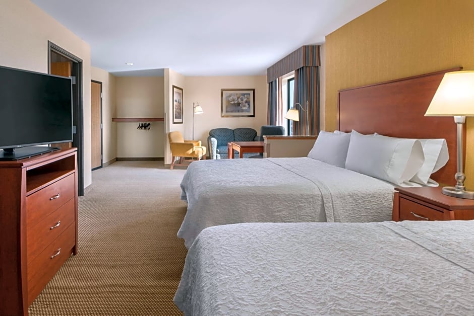 Photo 1 of 6 of 2 Queen Beds, Hearing/Mobility Accessible, Bathtub