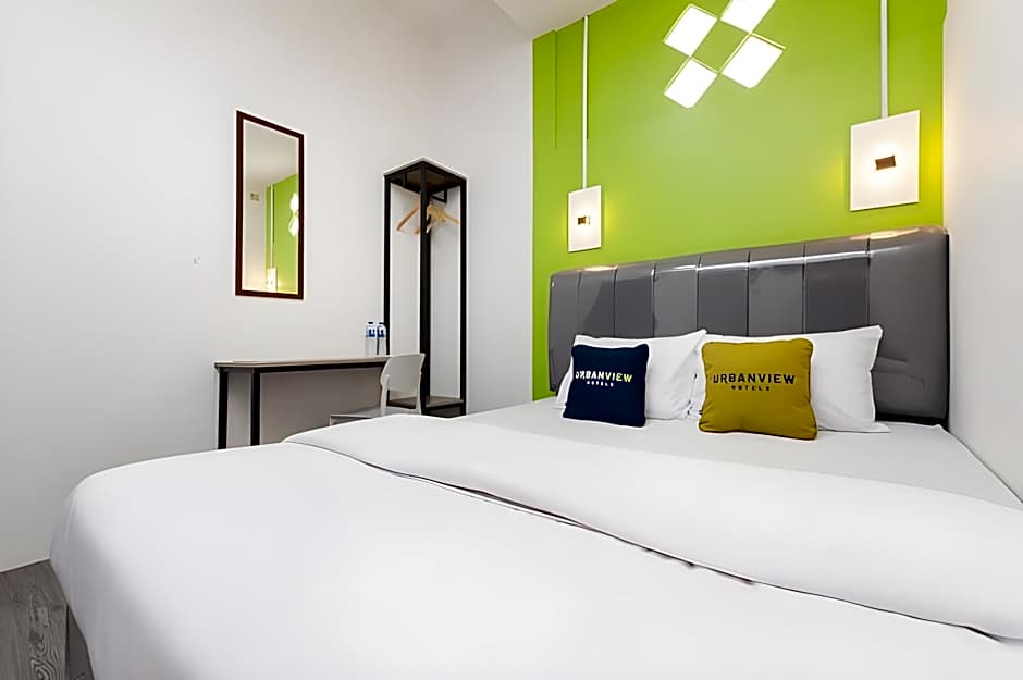 Urbanview Don Juan Pondok Gede by RedDoorz