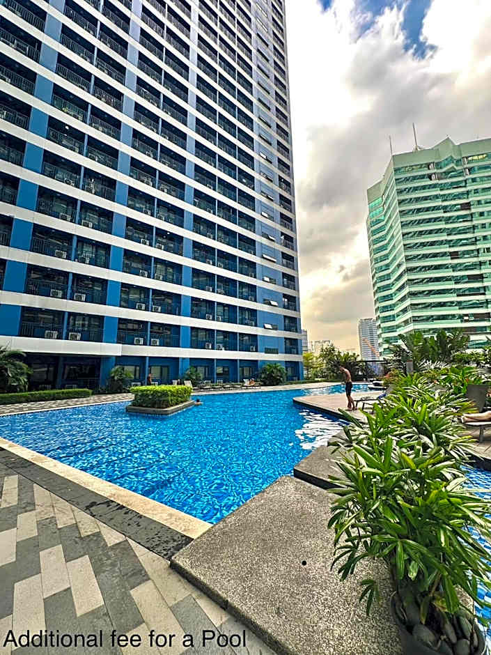 Heart of Makati, Fully furnished condo, cbd central location