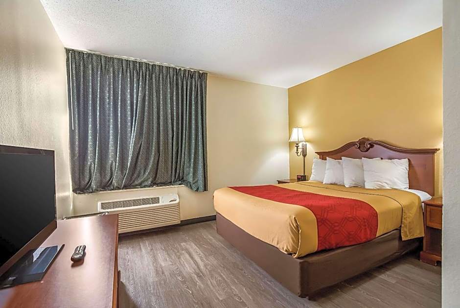 Econo Lodge Inn And Suites