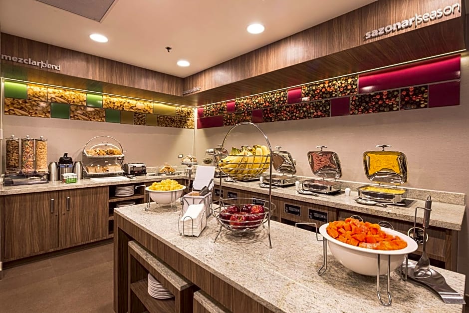 Hampton Inn By Hilton Monterrey-Gallerias