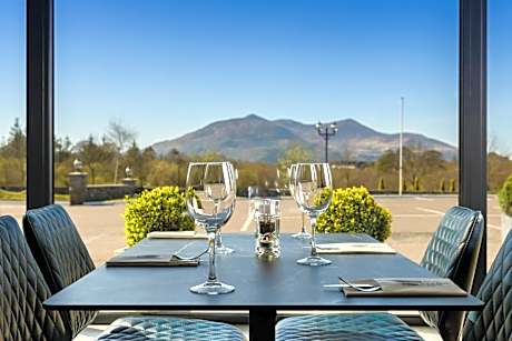 Killarney Oaks Hotel