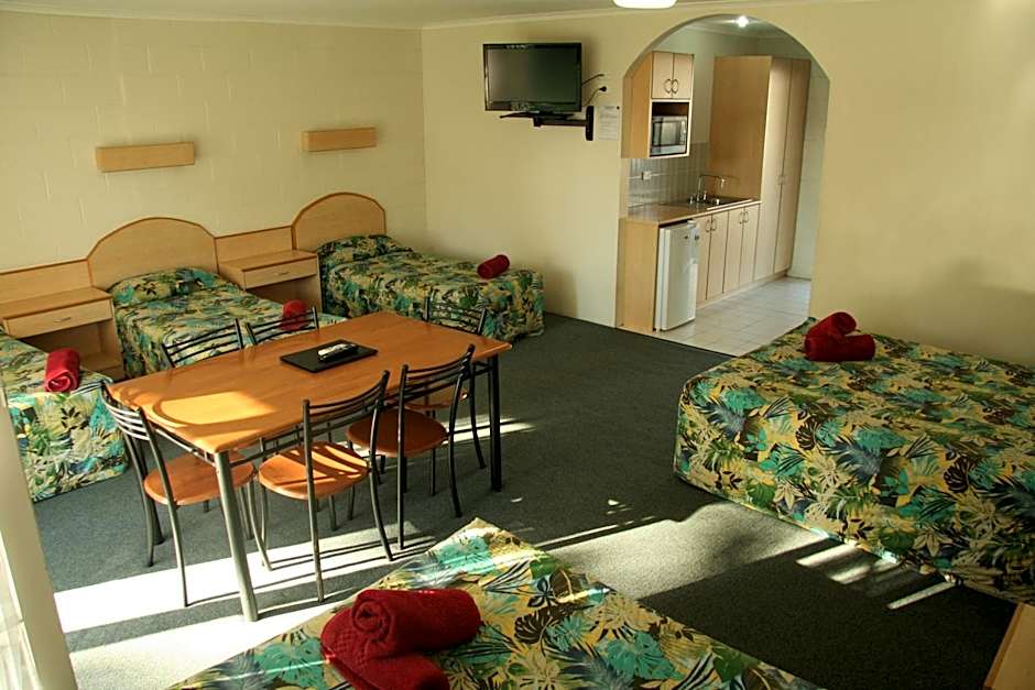 Colonial Court Motor Inn